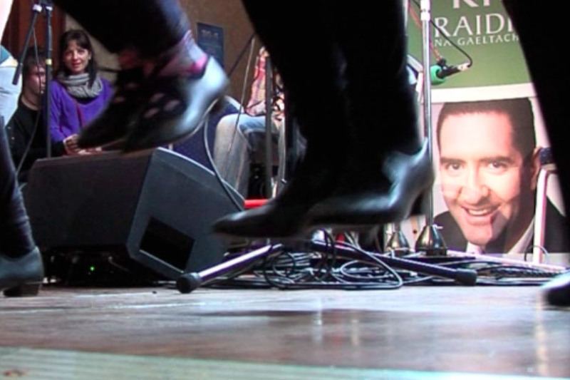 Ar an imeall ag Oireachtas na Samhna