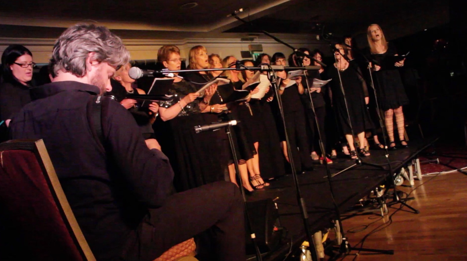 Glórthaí Uladh ar an ardán ag Féile Loinneog Lúnasa