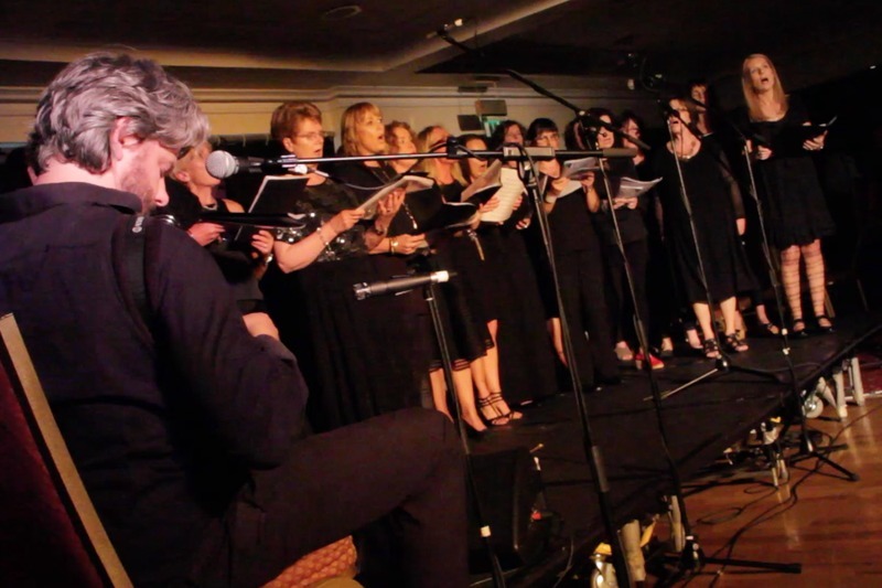 Glórthaí Uladh ar an ardán ag Féile Loinneog Lúnasa