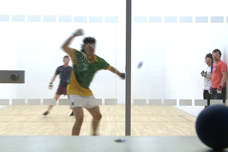 Liathróid Láimhe Loch Lao ag lorg baill úra