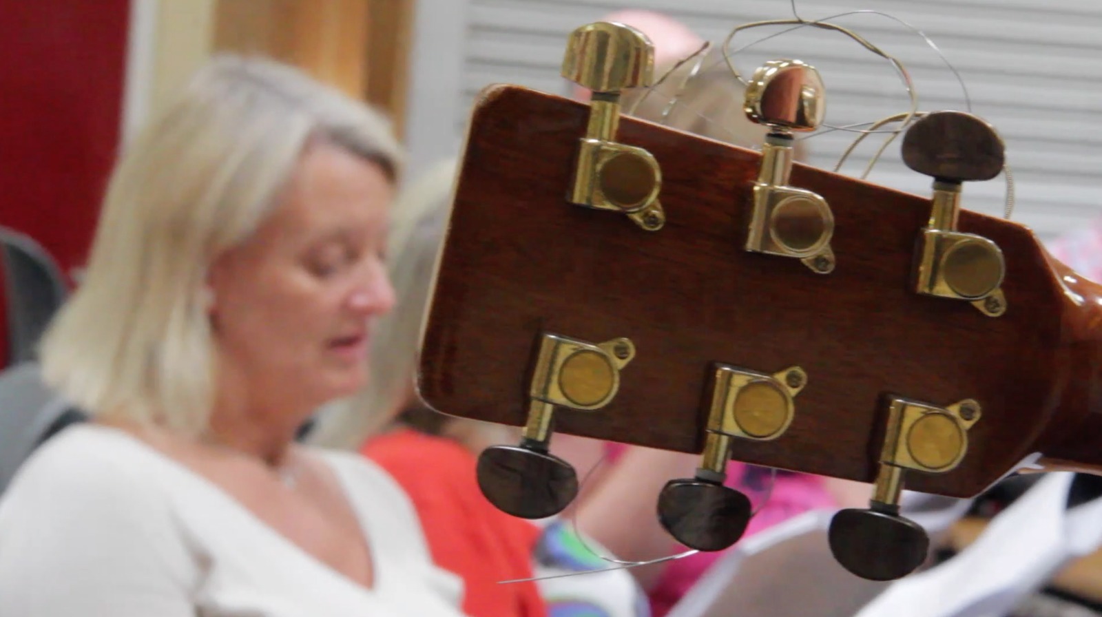 Mic léinn SAM Ag foghlaim Gaeilge i dTír Chonaill