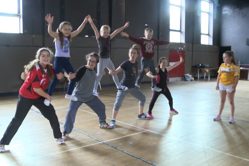 Scoil Samhraidh Chompántas Drámaíochta Brass Neck