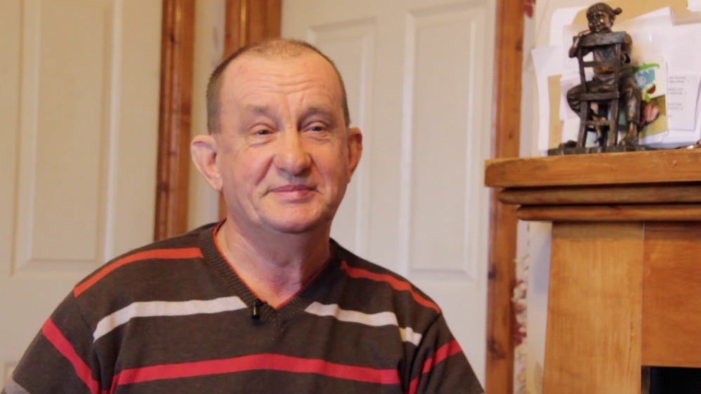 Dlúthdhiosca úr seolta ag Aodh Óg Ó Duibheannaigh