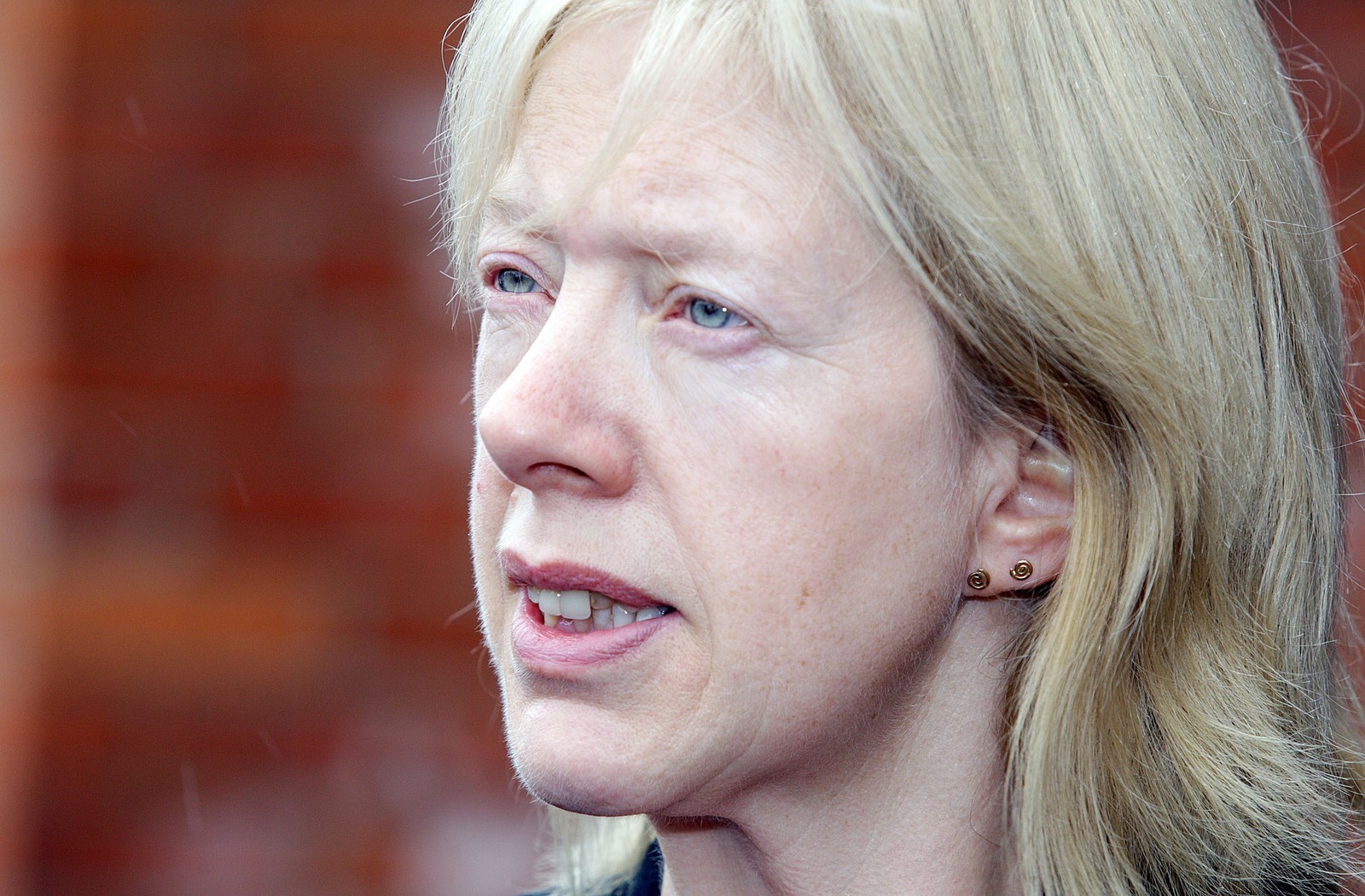 Pobal ag seoladh moltaí nuashonraithe Acht na Gaeilge