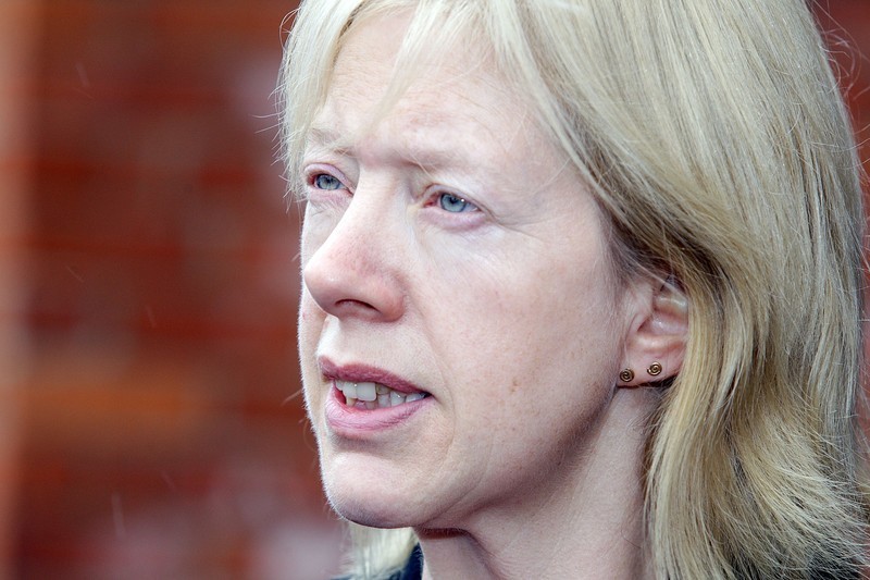 Pobal ag seoladh moltaí nuashonraithe Acht na Gaeilge