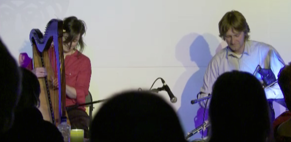 Ceird na píobaireachta ag dul ó ghlúin go glúin