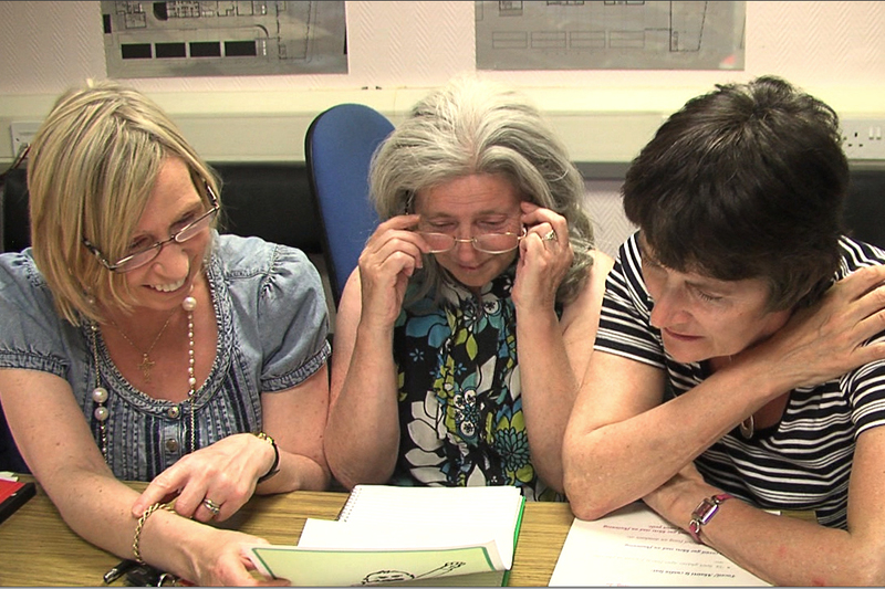 Linda Ervine ag spreagadh na Gaeilge in Oirthear Bhéal Feirste