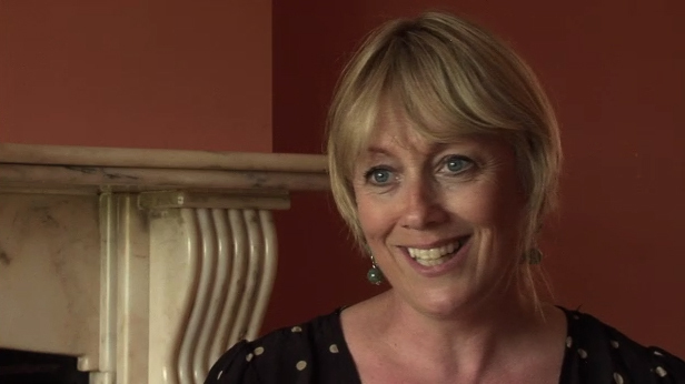 Súil Siar - Saol Sóisialta