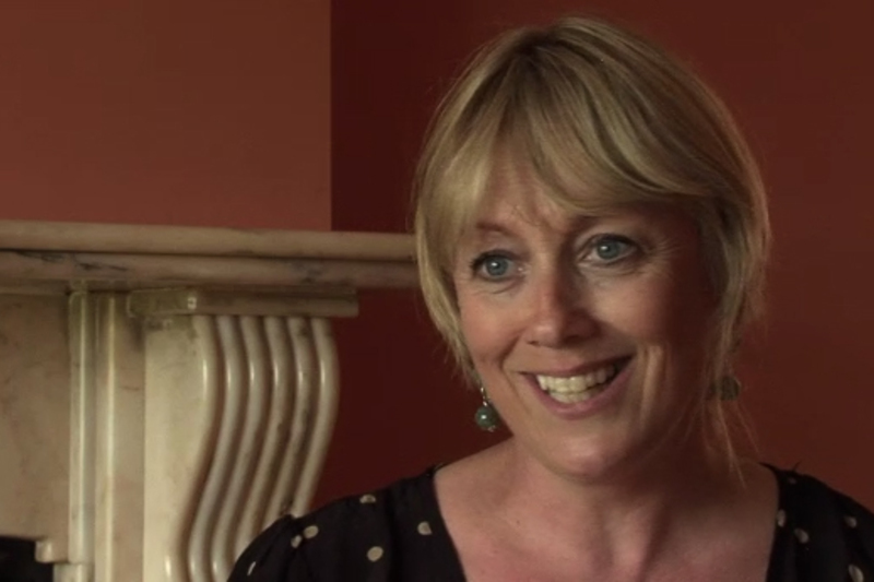 Súil Siar - Saol Sóisialta