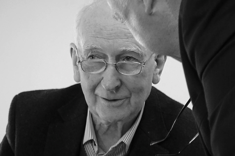 Tábhacht fós ag baint le leabhair trí Ghaeilge