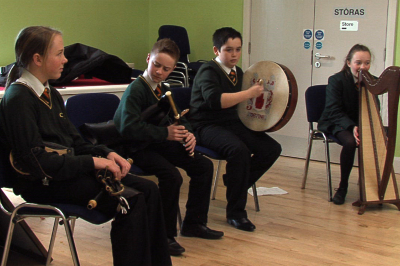 Féile Píobaireachta William Kennedy fiche bliain ag fás