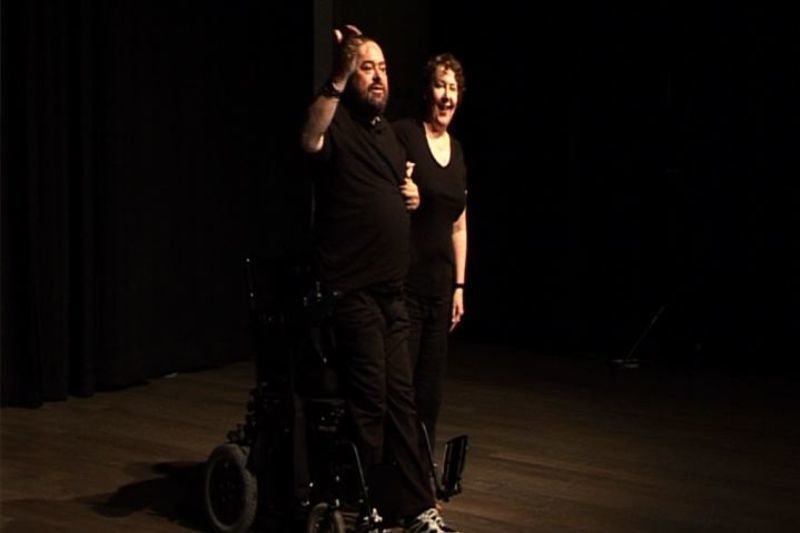 'The Wheelchair Monologues' le Gearóid Ó Cairealláin