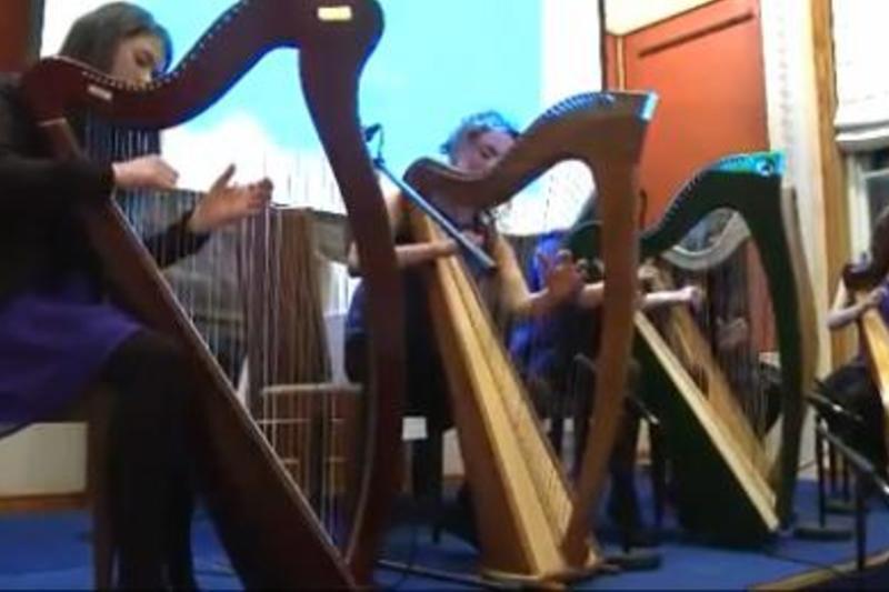 Líofa ag lorg 10,000 foghlaimeoir