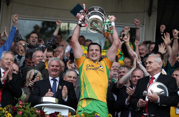 Athrú meoin agus imeartha ag Tír Chonaill