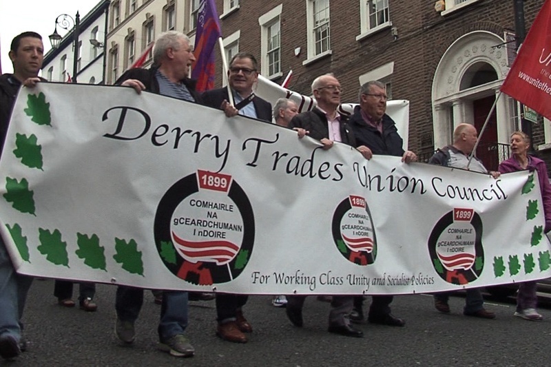 Feachtas Meánscolaíochta Dhoire chun tosaigh ag Mórshiúl Lá Bealtaine