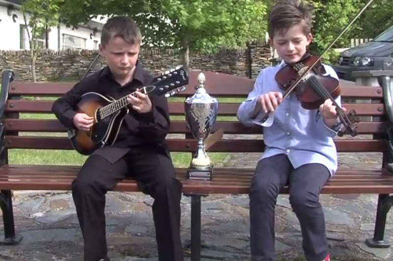 Bua an cheoil agus damhsa ag Fleadh Dhún na nGall