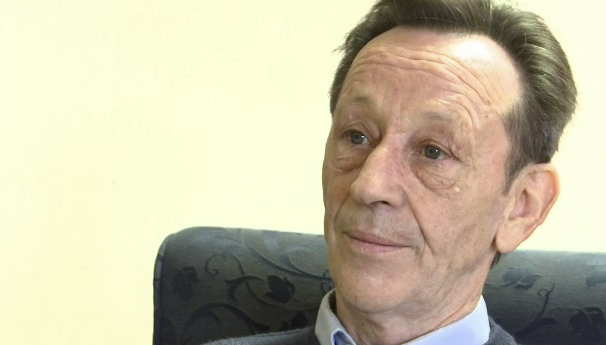 Tríd an Dorchadas - Hughie Eibhlín Ó Duibheannaigh