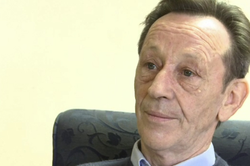 Tríd an Dorchadas - Hughie Eibhlín Ó Duibheannaigh