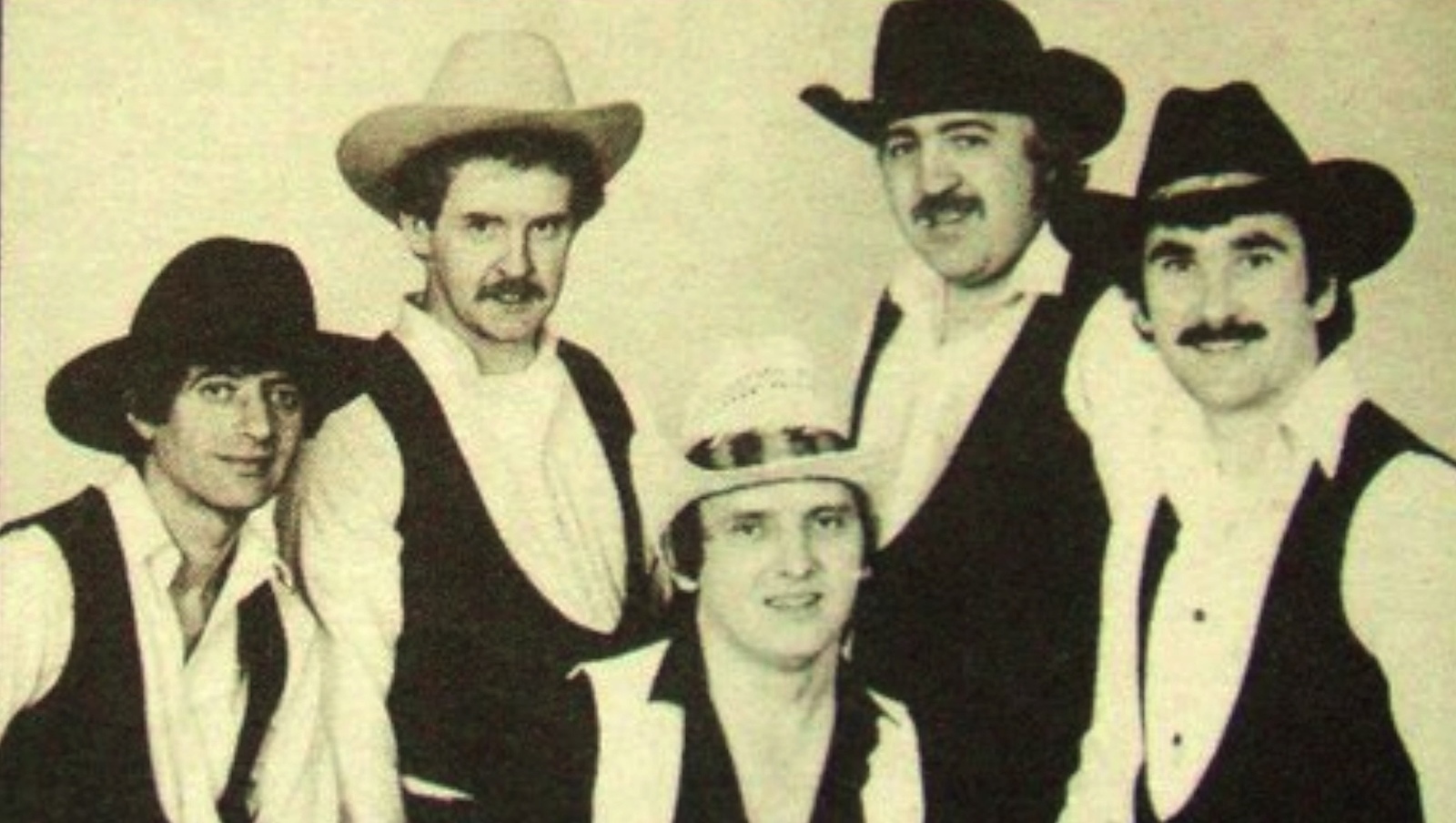 Scéalta ón bhóthar leis na seó-bhannaí