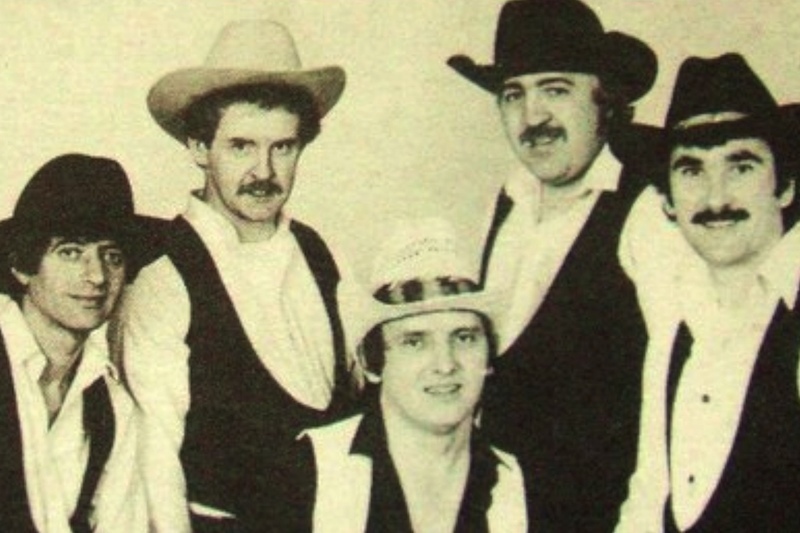 Scéalta ón bhóthar leis na seó-bhannaí