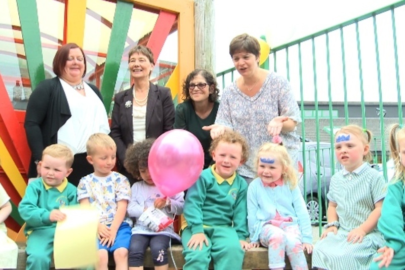 Seirbhís cúram leanaí Gaeilge 25 bliain ar an fhód