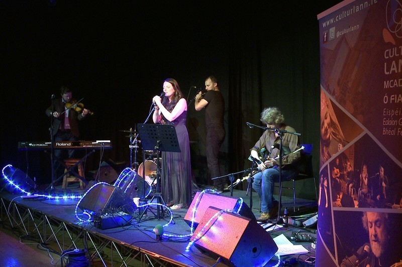 Albam nua le Gráinne Holland seolta