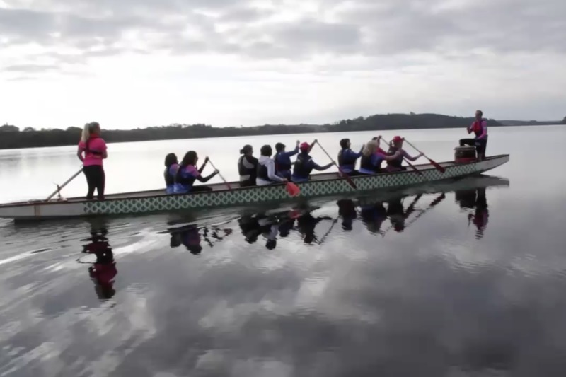 Foireann rasaíochta báid dragain Dhún na nGall abú!