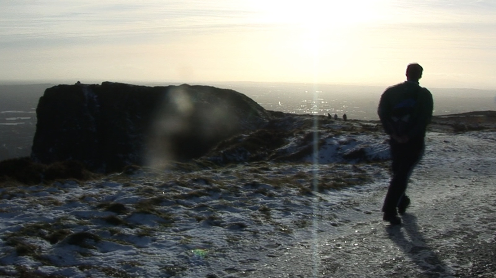 12 Sliabh na Nollag siúlta le hairgead a thiomsú do charthannacht ailse