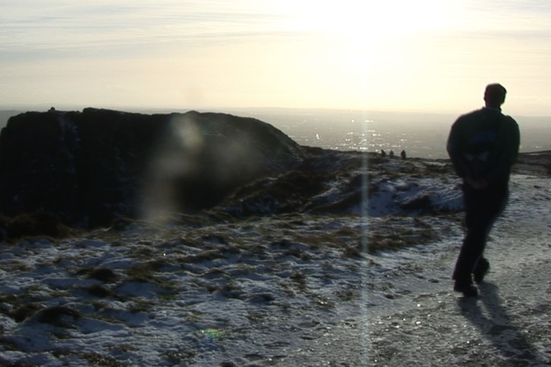 12 Sliabh na Nollag siúlta le hairgead a thiomsú do charthannacht ailse