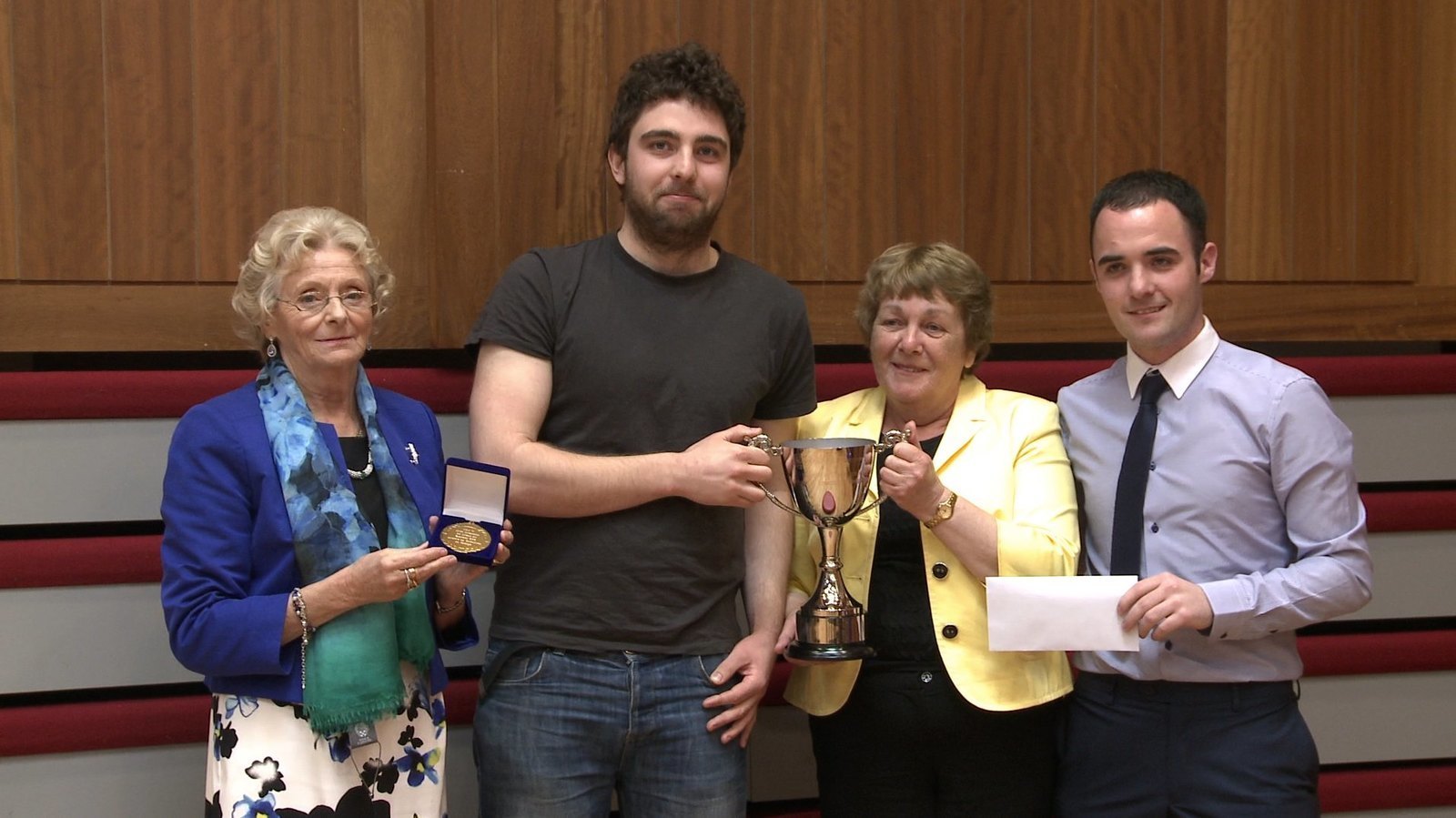 5 fhíseán ealaíne is mó ó 2015
