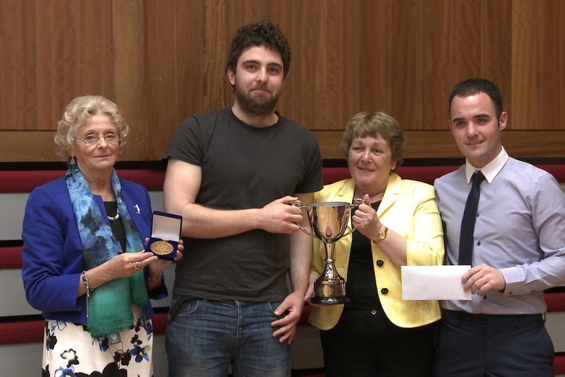 5 fhíseán ealaíne is mó ó 2015