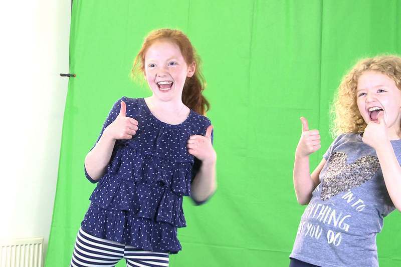 Idir Mise agus Tusa - taobh thiar den taifeadadh