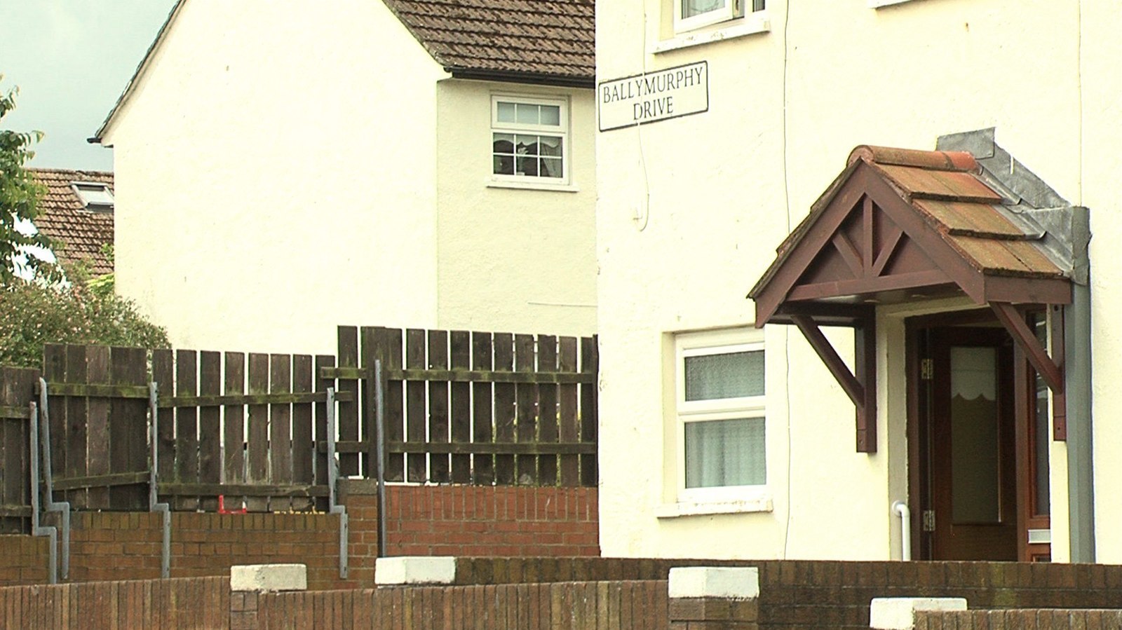 Gaeilgeoirí ag cur i gcoinne polasaí sráidainmneacha i mBéal Feirste