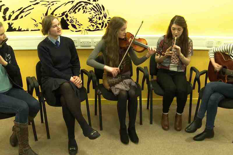 Dúchas - 5 cháilín as Carn Tóchair le bua an cheoil