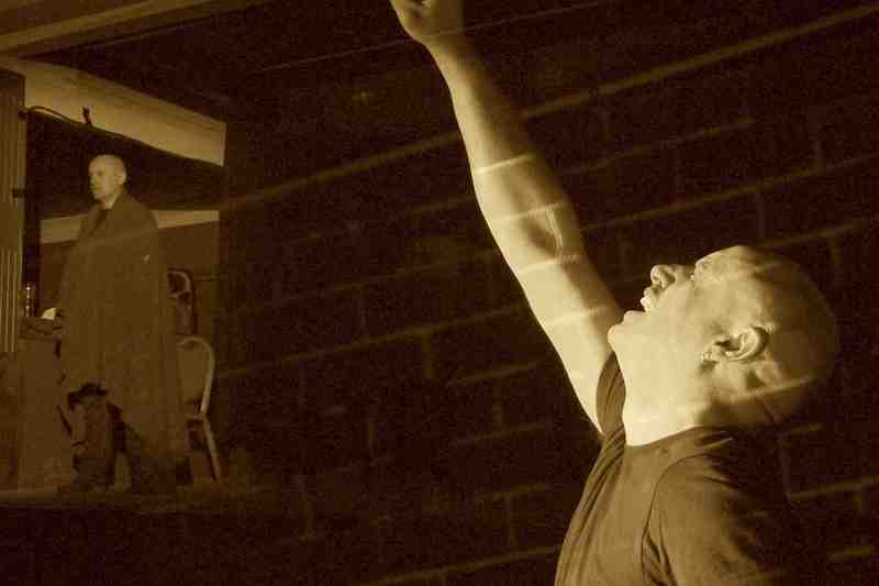 Scéalta na Stailceoirí Ocrais i nDráma Devlin