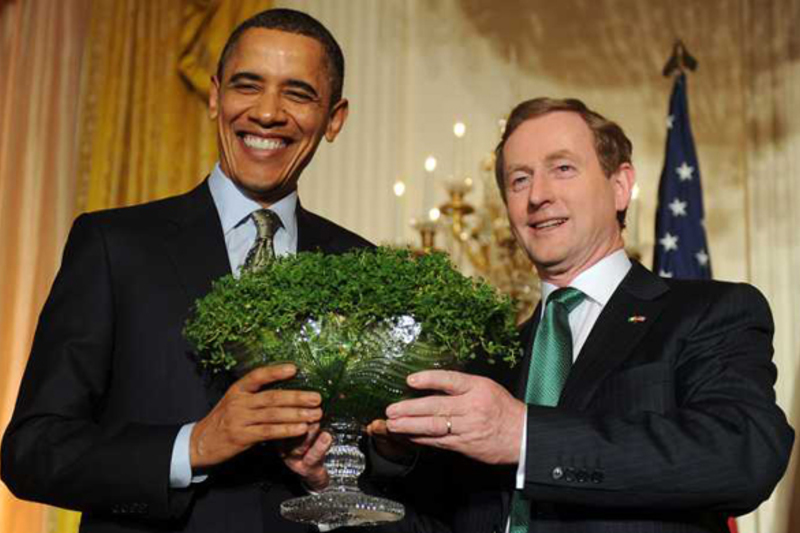 Ag imeacht thar sáile anonn...