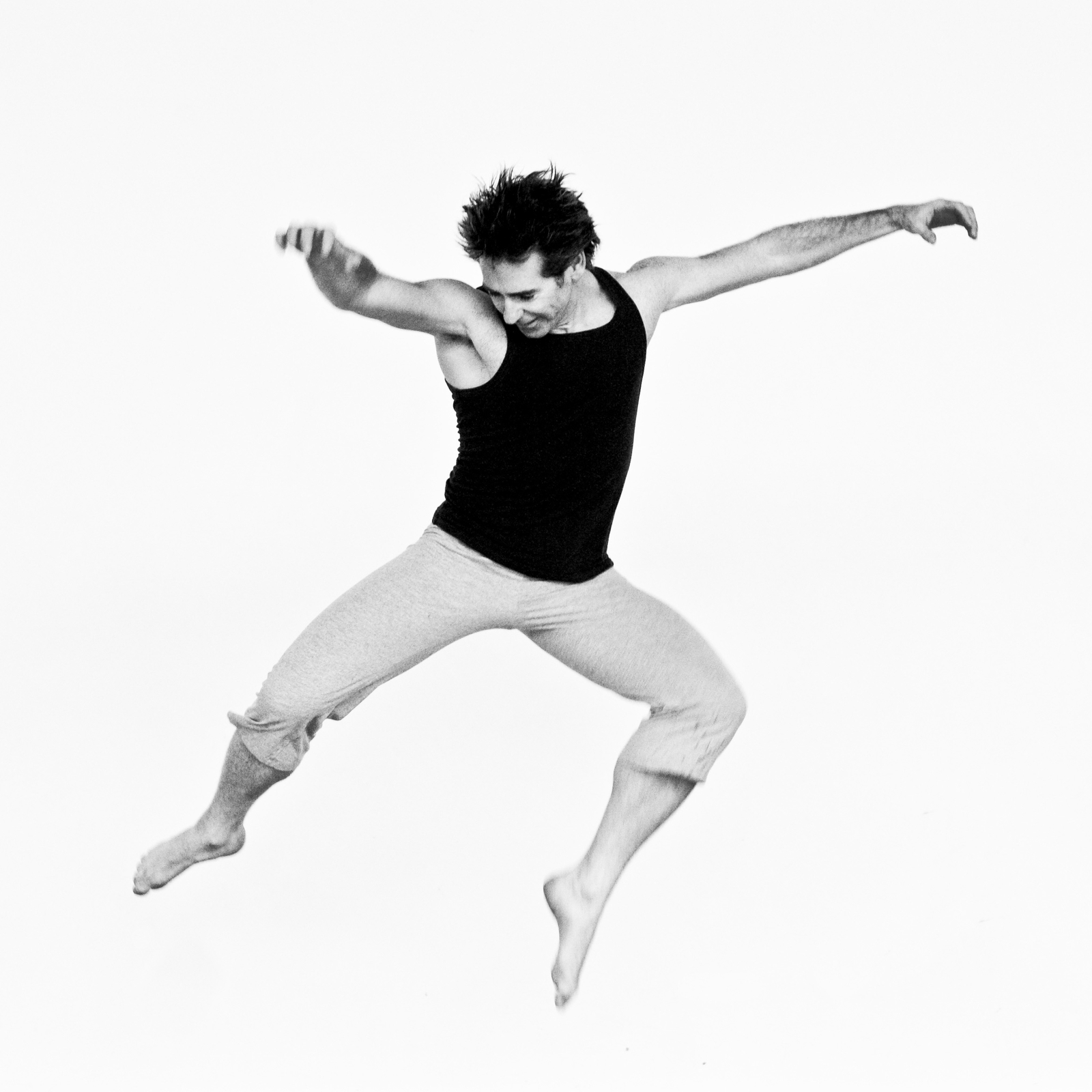 Ar chúl an cheamara - le Breandán de Gallaí